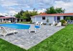 Location vacances Ryn - Mazurskie Wzgórze -Domki z basenem-1