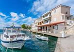 Location vacances Dugi Rat Općina - Apartments Bety-1