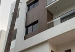 Location vacances  Sénégal - Superbe Appartement avec Place parking libre-1