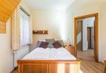 Location vacances  Parc National des Tatras - Przytulny Apartament w Zielonej Okolicy z Widokiem na Góry By Noclegi Renters-2