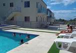 Location vacances  Jamaïque - Mirando Place---Beach Access, ,Pool, Hottub, Gym,3 Lounges, Townhouse #1-Airport 10 mins-4