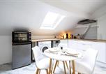 Location vacances Isles-sur-Suippe - Suite Balnéo hydromassage et rétroprojecteur-4