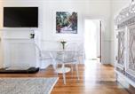 Location vacances Launceston - Elegant 2-Bedroom Home with Curated Decor & Outdoor Entertaining-3