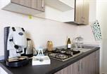 Location vacances  Province de Crotone - Beachfront apartment with exclusive access-3