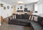 Location vacances Loftus - 2-Bedroom Serviced Apartment in Skinningrove 7-4