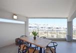 Location vacances Robben Island - Modern 3-Bedroom Apartment in Bona View Big Bay-4