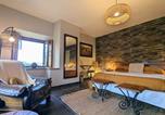 Hôtel Haute-Loire - Suite spacieuse avec bien-être, parking, wifi, à Saint-Privat-d'Allier - Fr-1-582-491-4
