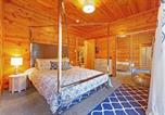 Location vacances Guerneville - Charming 3br with Hot Tub Balcony & Wood Stove-4