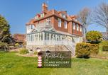 Location vacances Shanklin - Grand Garden Apartment - The Old Vicarage - Duplex Residence, Breathtaking sea views Over Shanklin Bay - Shanklin Old Village, fantastic family getaway!-2