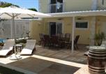 Location vacances Southern Suburbs - Charming fully fitted double storey Cottage near Constantia Village-3