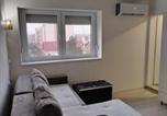Location vacances  Donji Petrovci - Apartman Dunja-1