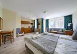 Location vacances Kołobrzeg - Apartamentyprzymorzu Wschód Słońca Olymp z basenem-1