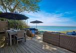 Location vacances Meriden - Chic Beach House: Waterfront, Vineyards, Hot Tub-1