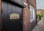 Location vacances  Gare de Redditch - Above The Pub-3