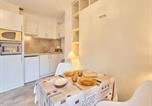 Location vacances  Gers - Studio lumineux avec balcon, à 400 m des Thermes, wifi et parking inclus - Fr-1-841-21-1