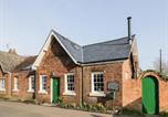 Location vacances  Gare de Kidderminster - Station Masters Cottage-1