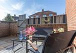 Location vacances Durham - New Durham 2br Work Stay Comfort-1