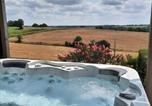 Location vacances Monclar-de-Quercy - Maison Campagne avec Piscine et Spa-3