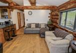 Location vacances Upper Sapey - Douglas Cabin at Salford Court Farm Fishing Cabins-4