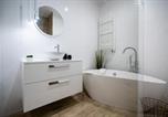 Location vacances Katowice - Urban Apartments Golden Royal, Jacuzzi by the window, chilled Prosecco, Free Garage-3