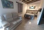 Location vacances Hervás - Complejo Aldea Vetonia check out hasta las 20h parque de mascotas zonas infantiles ideal grupos parejas familias infórmate Apertura piscina 1 de Mayo-3