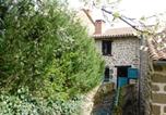Location vacances Villeneuve-d'Allier - Gîte familial avec grande terrasse à Auzat, proche baignades et sites historiques - Fr-1-582-183-2