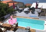 Location vacances Brela - Family-friendly apartments with swimming pool Brela, Makarska - 22910-1