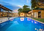 Location vacances Toowong - Mokum House Designer Escape with Pool Sauna-1