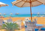 Hôtel قسم الغردقة - Stunning Seafront Chalet with Unobstructed Views-1