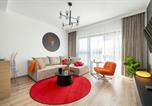 Location vacances Halle du Centenaire de Wroclaw - Stylish Studio with Underground Parking and a Perfect Location by Noclegi Renters-1