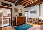 Location vacances Chiusdino - Apartment In The Medieval Village-1