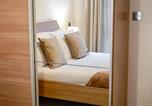 Location vacances  Gare de Swansea - Work Stay - Balcony - Parking - Full Kitchen-4