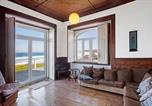 Location vacances Leiria - Surfcastle bnb and Surf School-4