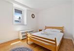 Location vacances Luxembourg - Cozy 3br Townhome Walk to City Center & Park Free-1