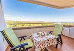 Location vacances Cabanes - 2 Bedroom Lovely Apartment In Cabanes-2