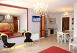 Location vacances Borso del Grappa - Cosy Apartment in Romano D'Ezzelino with Private Garden-2