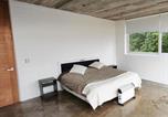 Location vacances Matetic Vineyards - Concrete house overlooking the ocean and beach access-4
