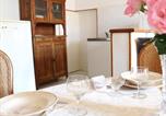 Location vacances  Allier - Studio médiéval au cœur du village, proche commerces - Fr-1-489-605-1