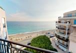 Location vacances Menton - Grand 2p face mer avec balcon, parking, piscine et spa en centre-ville à Menton - Fr-1-196-284-1