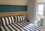 Location vacances Over Kellet - Coworth Deluxe Cabin with Garden-2