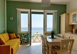 Location vacances  Province de Savone - Una finestra sul mare Home 2 by Affitti brevi Liguria-1