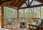 Location vacances Blue Ridge - Hemlock Hideaway on the Creek - Nearby creek cozy hot tub and much more-3
