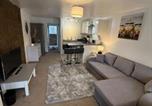 Location vacances Horley - 1st floor studio flat in Crawley! Close to Gatwick-2