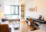 Location vacances  Hauts-de-Seine - 1 bedroom apartment with garden-1