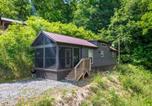 Location vacances Sylva - Smoky Mountain Mist, Tiny House, Custom Log Cabin-1