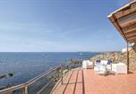 Location vacances  Province de Viterbe - Cozy Home In Tarquinia Vt With Wifi-1