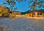 Location vacances Ravča - Villa Zara with heated Hydromassage-Pool-2