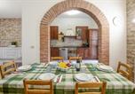 Location vacances Bibbona - Cozy Home In Cecina With Wifi-4