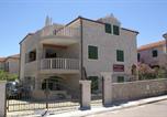 Location vacances Supetar - Apartments by the sea Supetar, Brac - 4274-1
