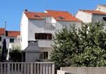 Location vacances Supetar - Apartments with parking space Supetar, Brac - 5612-4